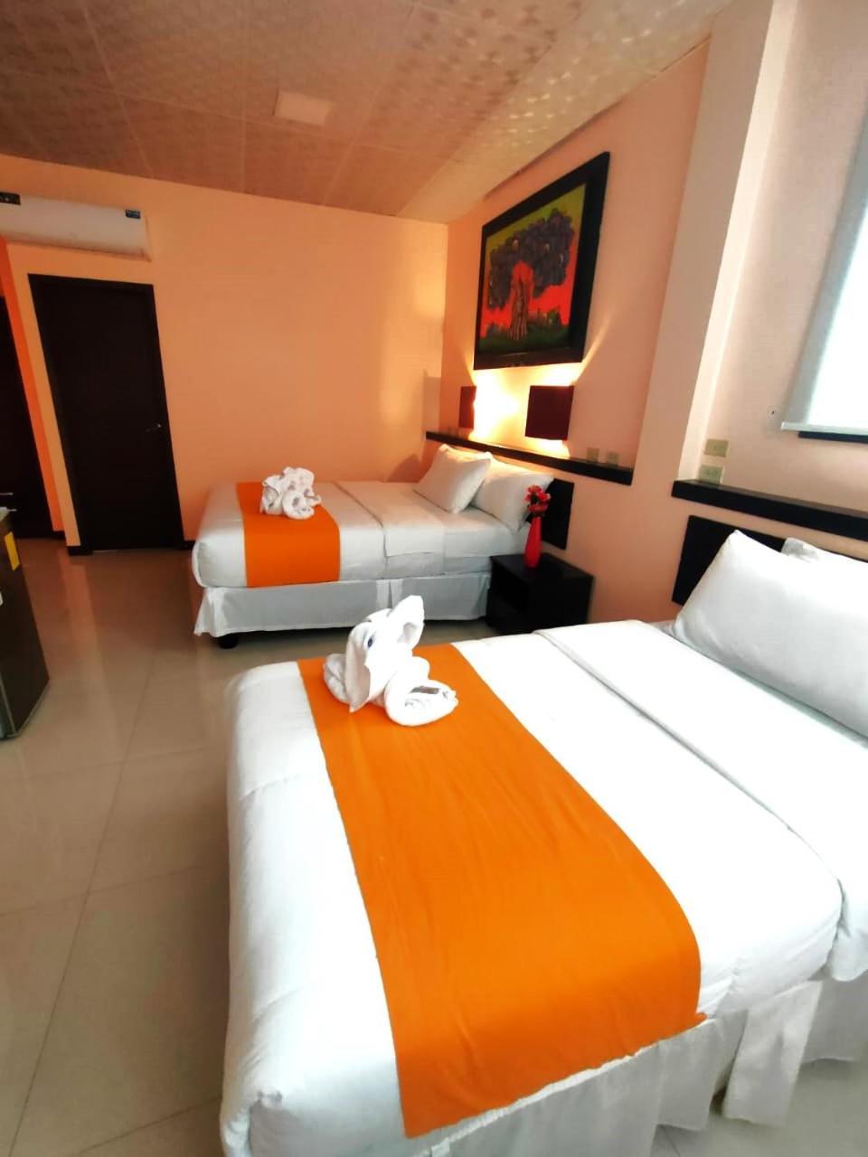 Hotel Los Algarrobos Puerto Baquerizo Moreno Eksteriør bilde