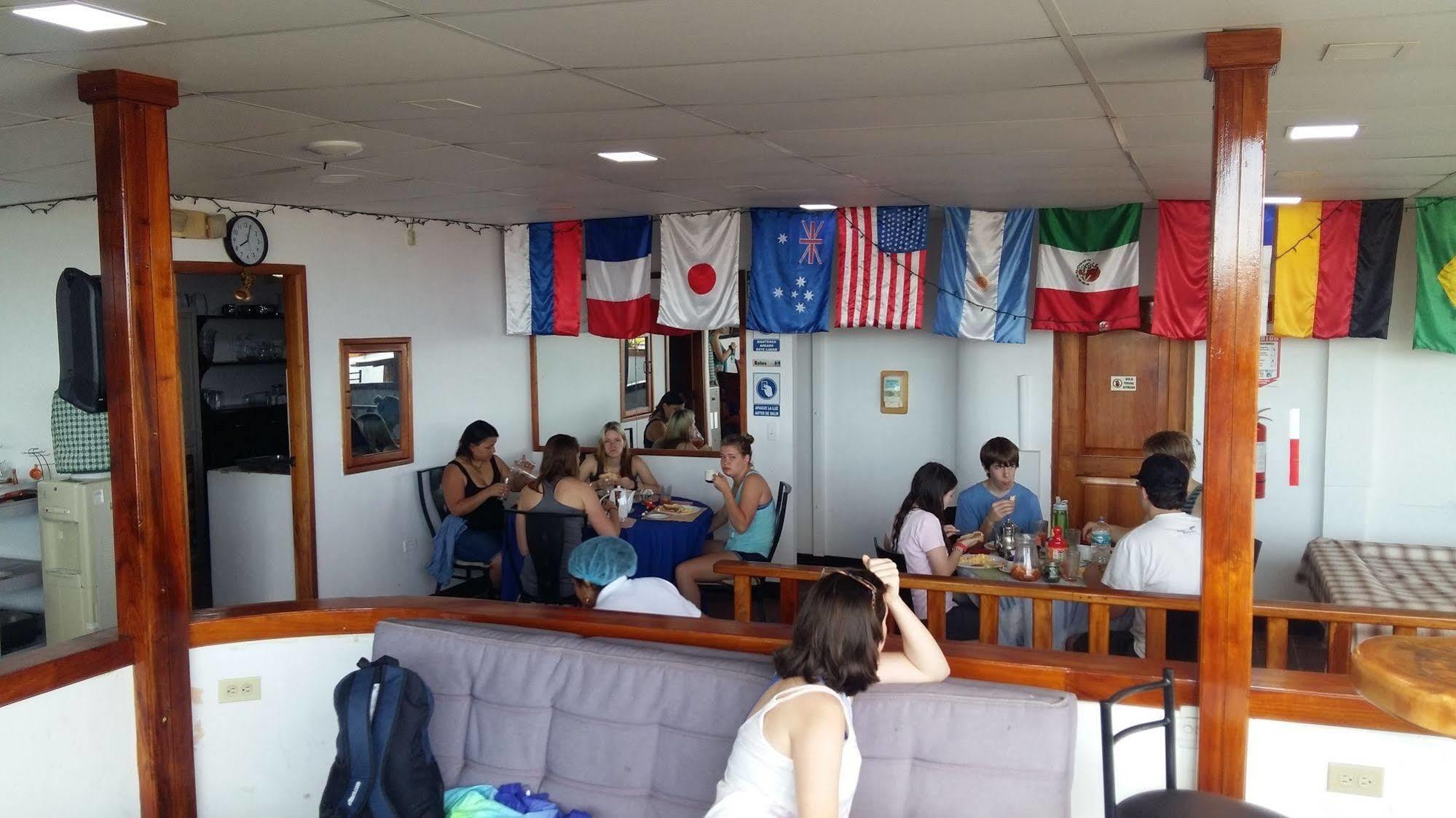 Hotel Los Algarrobos Puerto Baquerizo Moreno Eksteriør bilde