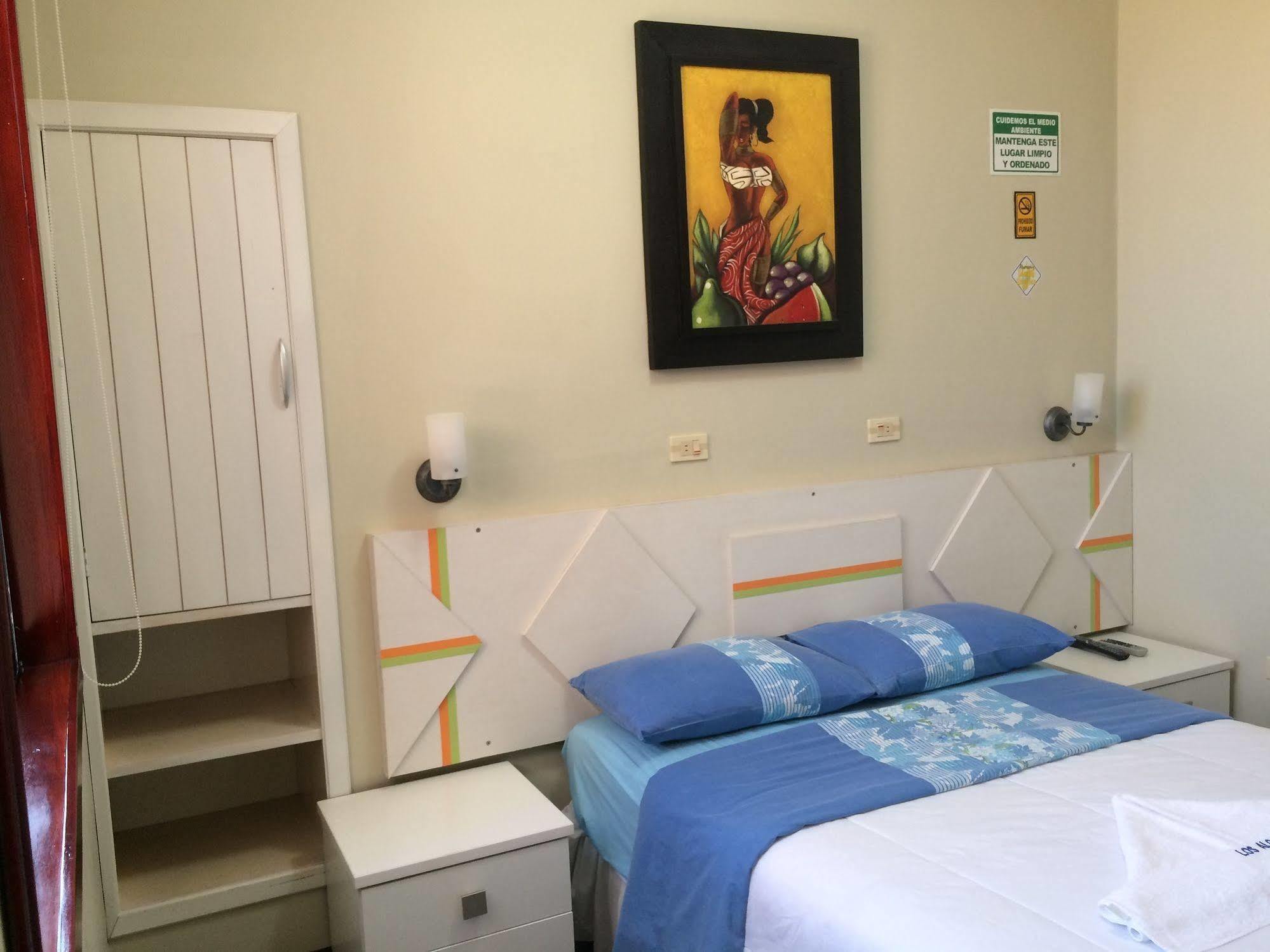 Hotel Los Algarrobos Puerto Baquerizo Moreno Eksteriør bilde