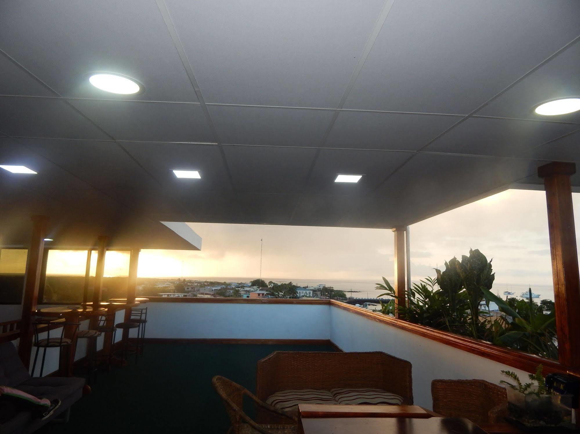 Hotel Los Algarrobos Puerto Baquerizo Moreno Eksteriør bilde
